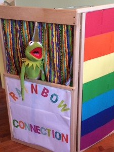  performs "Rainbow Connection" as Kermit The Frog. 
