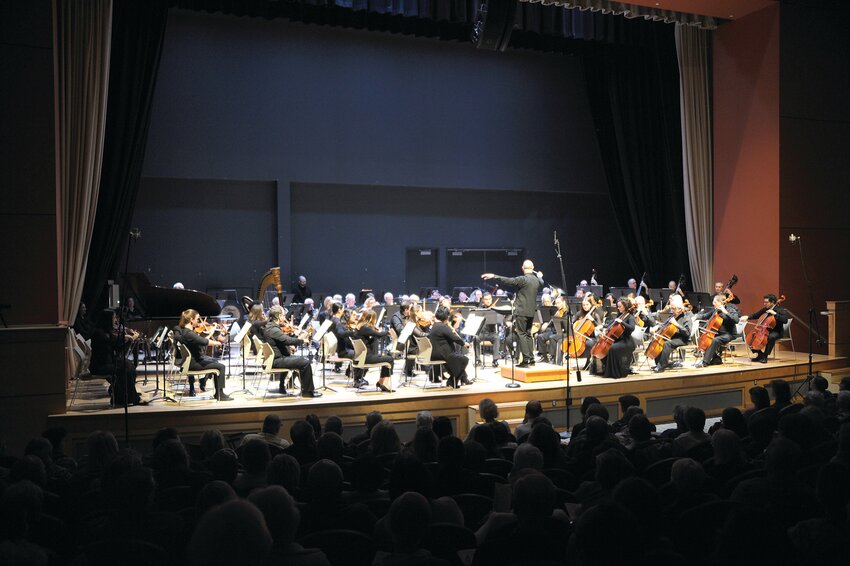 José Luis Domínguez conducts the “Broadway Meets Opera” Pops Concert.