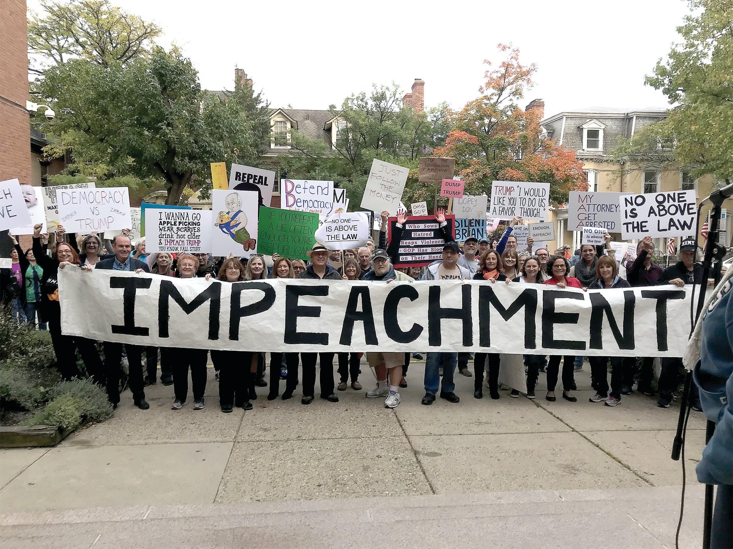 Citizens cathered in Doylestown last weekend to support impeachment inquiry.