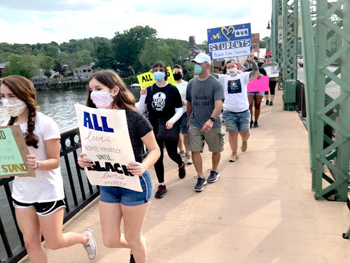 Students walked across the bridge between New Hope and Lambertville, N.J. last weekend.
