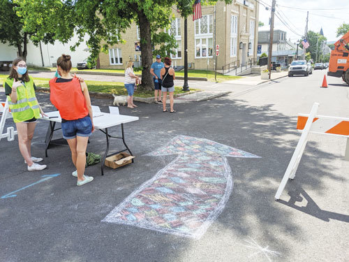 An arrow points the way on a one-way path to the Perkasie Farmers Market, which is open from 9 a.m. until noon every Saturday at 7th and Market streets. Photograph by Joe Ferry.