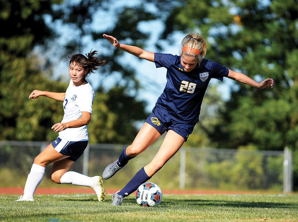 New Hope’s Ciara Maguire makes a nifty move around Springfield’s Zhanna Ivanick.(Michael A. Apice)