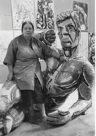 Viola Frey (1933–2004) with “Homage,” 1986. Frey’s work is on view at The Fabric Workshop and Museum (FWM) as part of “Hard/Cover.”(Chris Felver)