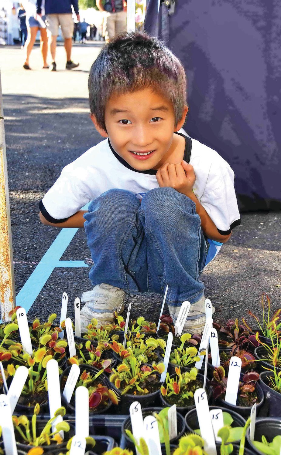 Catio Dong, 5, looks at Venus fly-trap plants.