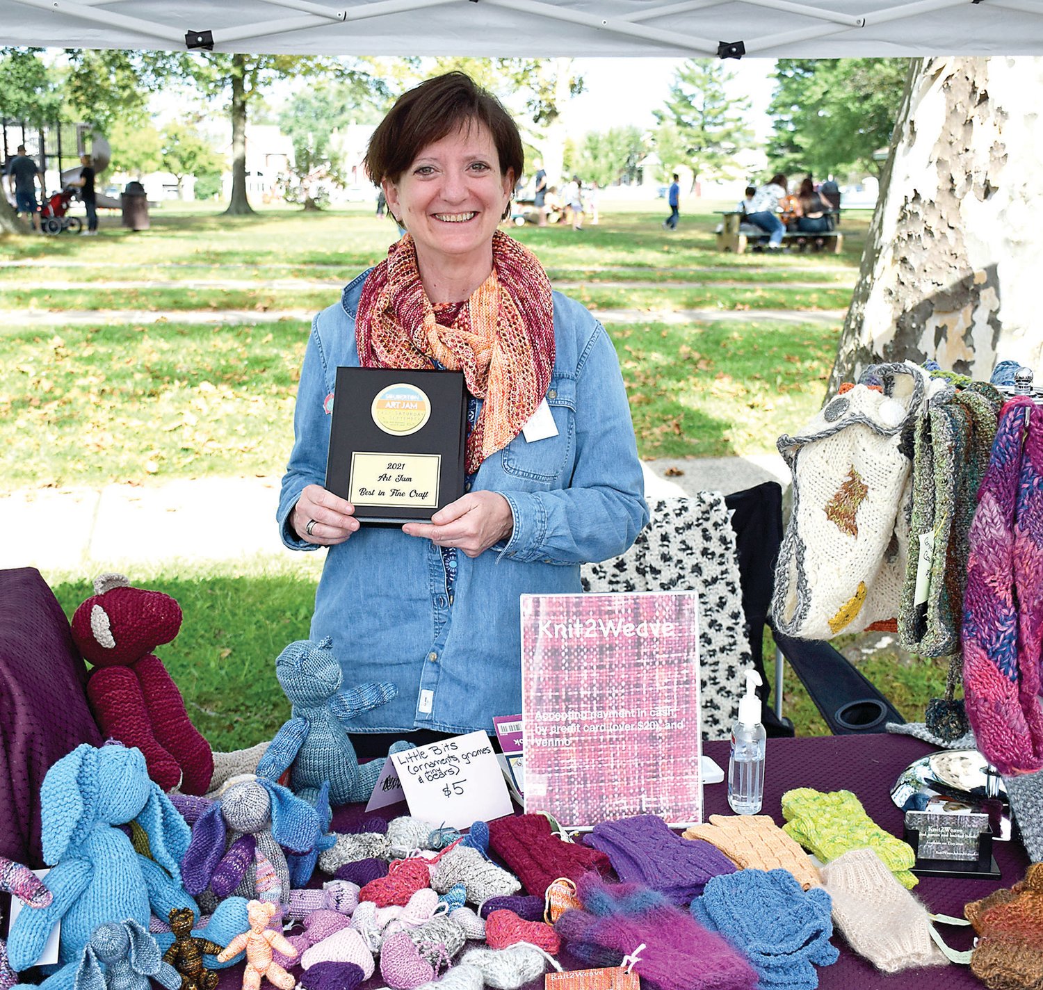 Cathy Decherney of Knit2Weave received the Best in Craft award.