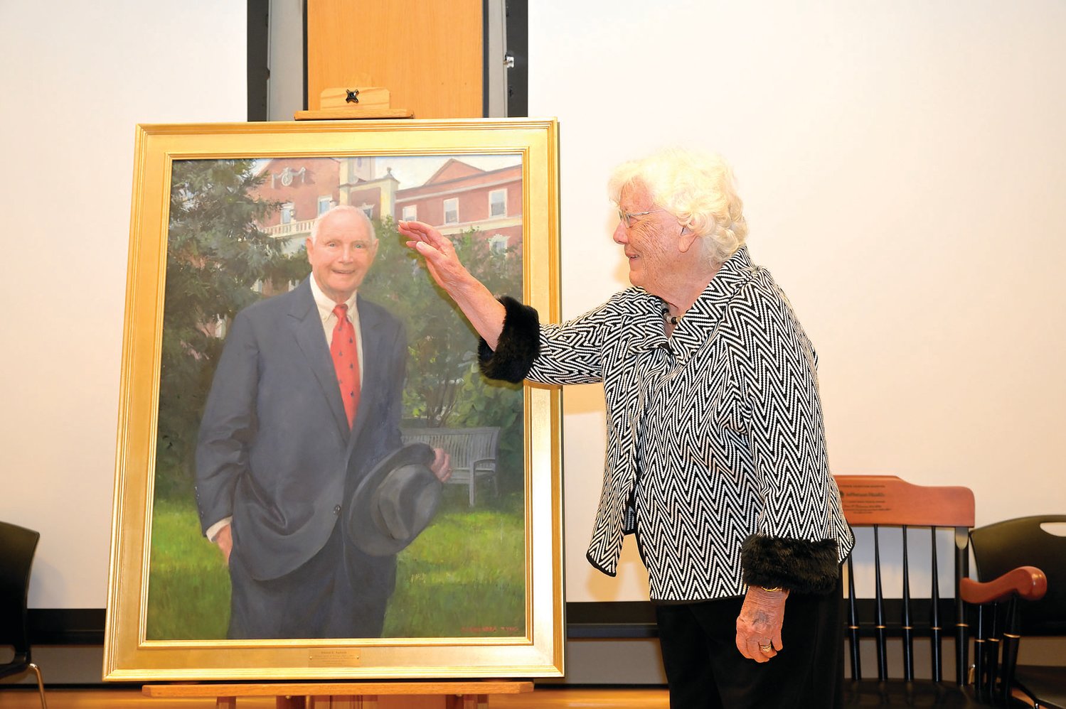 Gwen Asplundh reacts to the unveiling of a portrait of her late husband Edward at a recent Jefferson Abington Hospital ceremony.