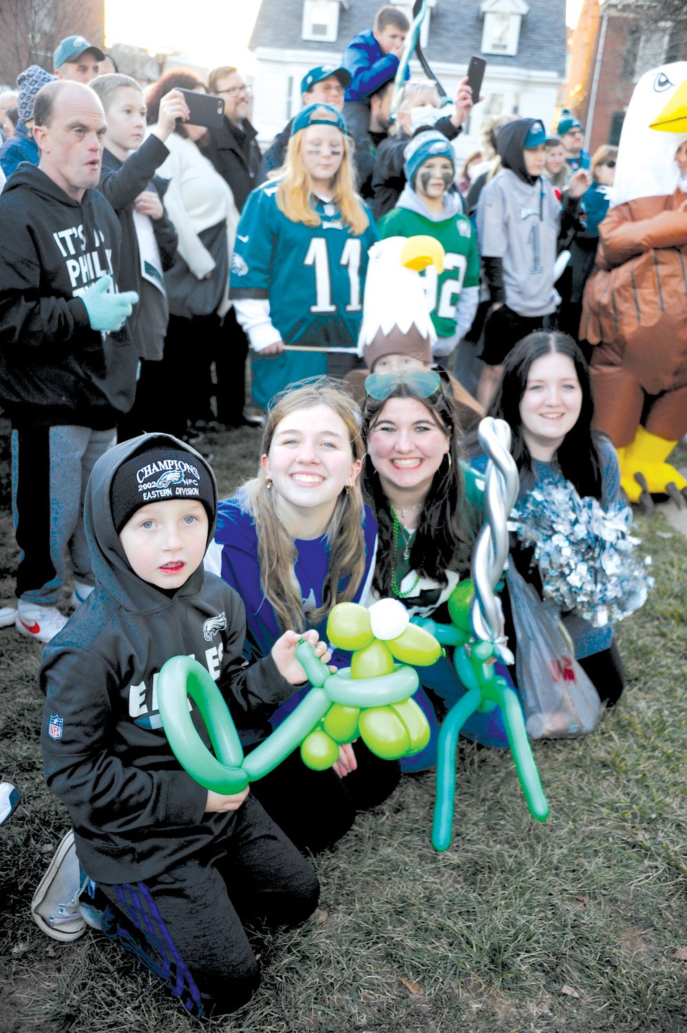 Balloon artists Larry and Joanie Mohr spent Friday’s “Bucks County Loves the Birds” pep rally on the lawn of the old county courthouse in Doylestown making Eagles-inspired balloon creations for the young fans in attendance.