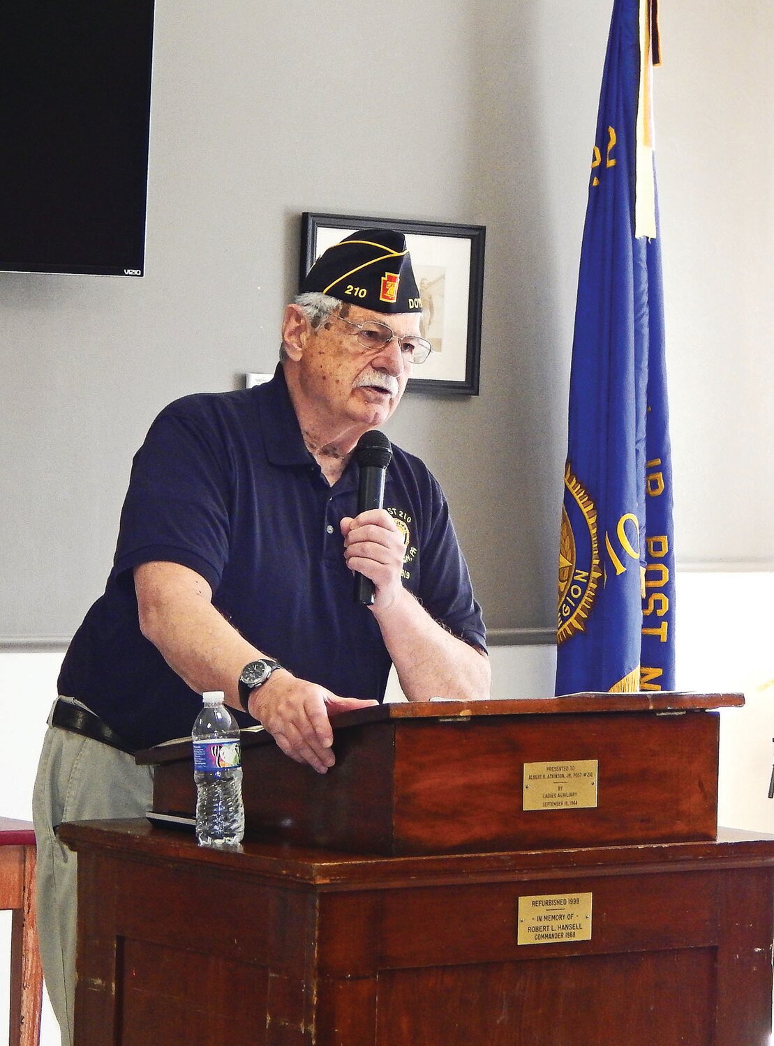 Green Beret and Post 210 Service Officer Bill Malone speaks to those assembled.