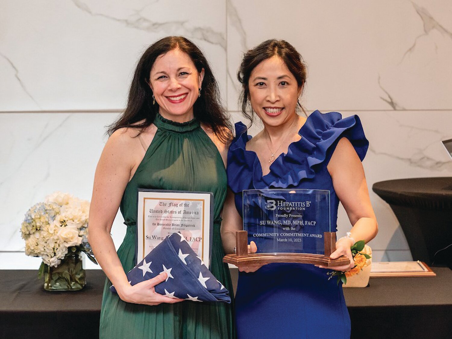 Hepatitis B Foundation President Chari Cohen, left, and Dr. Su Wang, who received the Community Commitment Award.