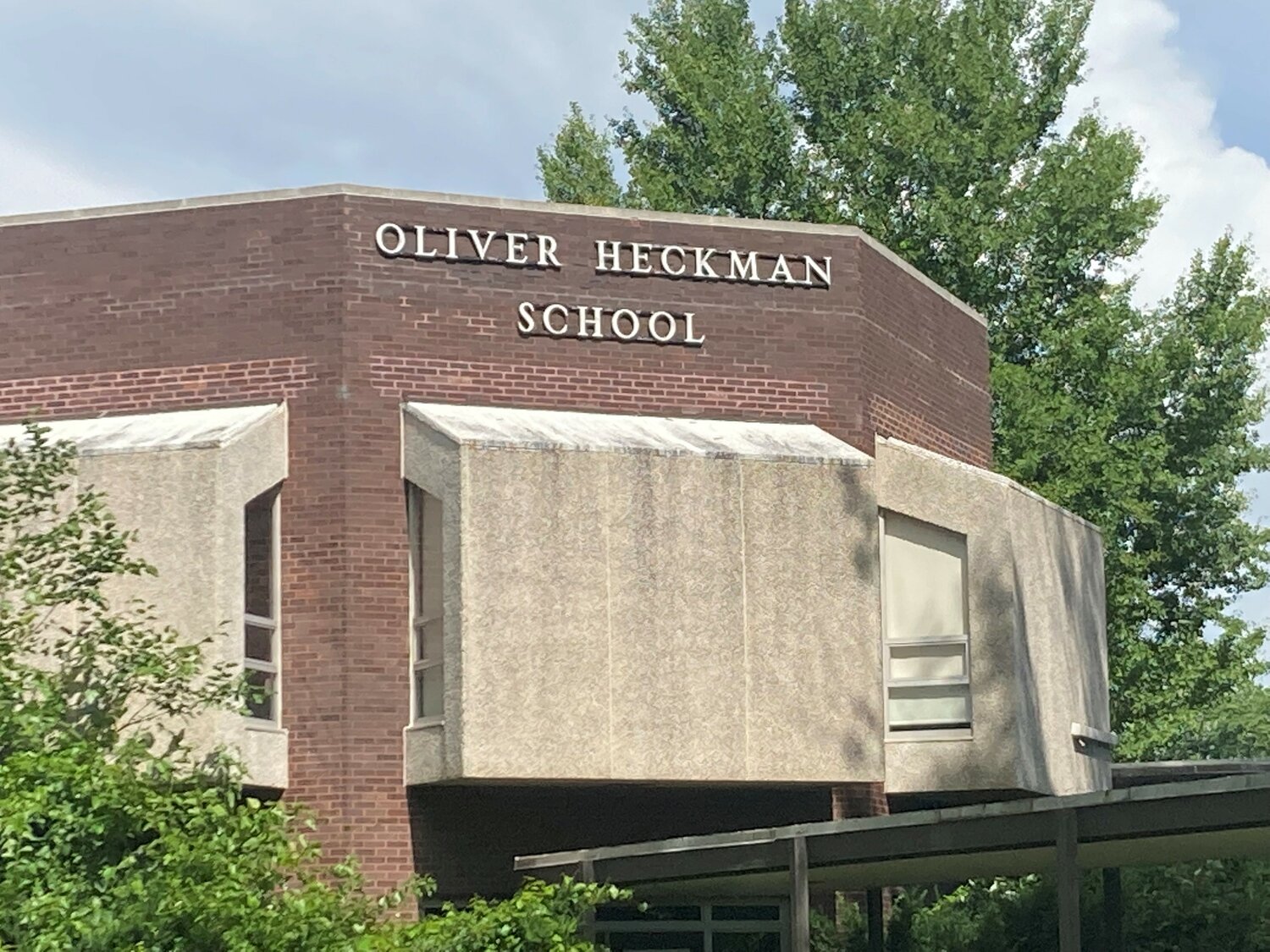 The Neshaminy School Board will consider proceeding with a $3.2 million sale of the closed Oliver Heckman Elementary School at Tuesday night’s meeting.