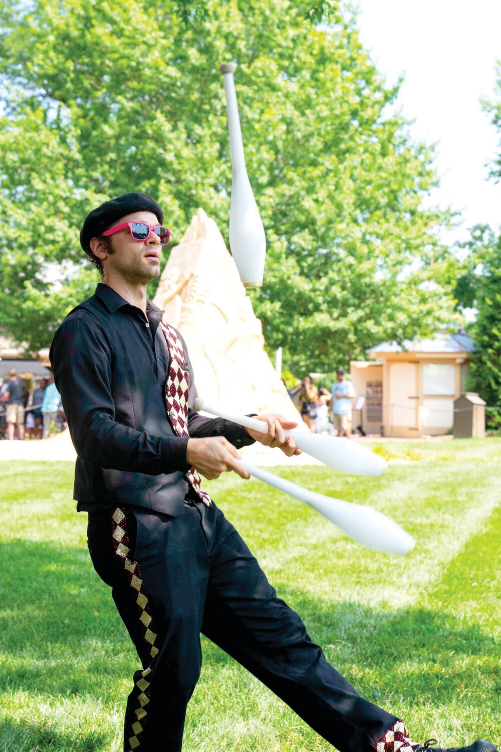 Ridiculous Nicolas juggles and entertains his way through the 2023 Peddler’s Village Peach Festival.