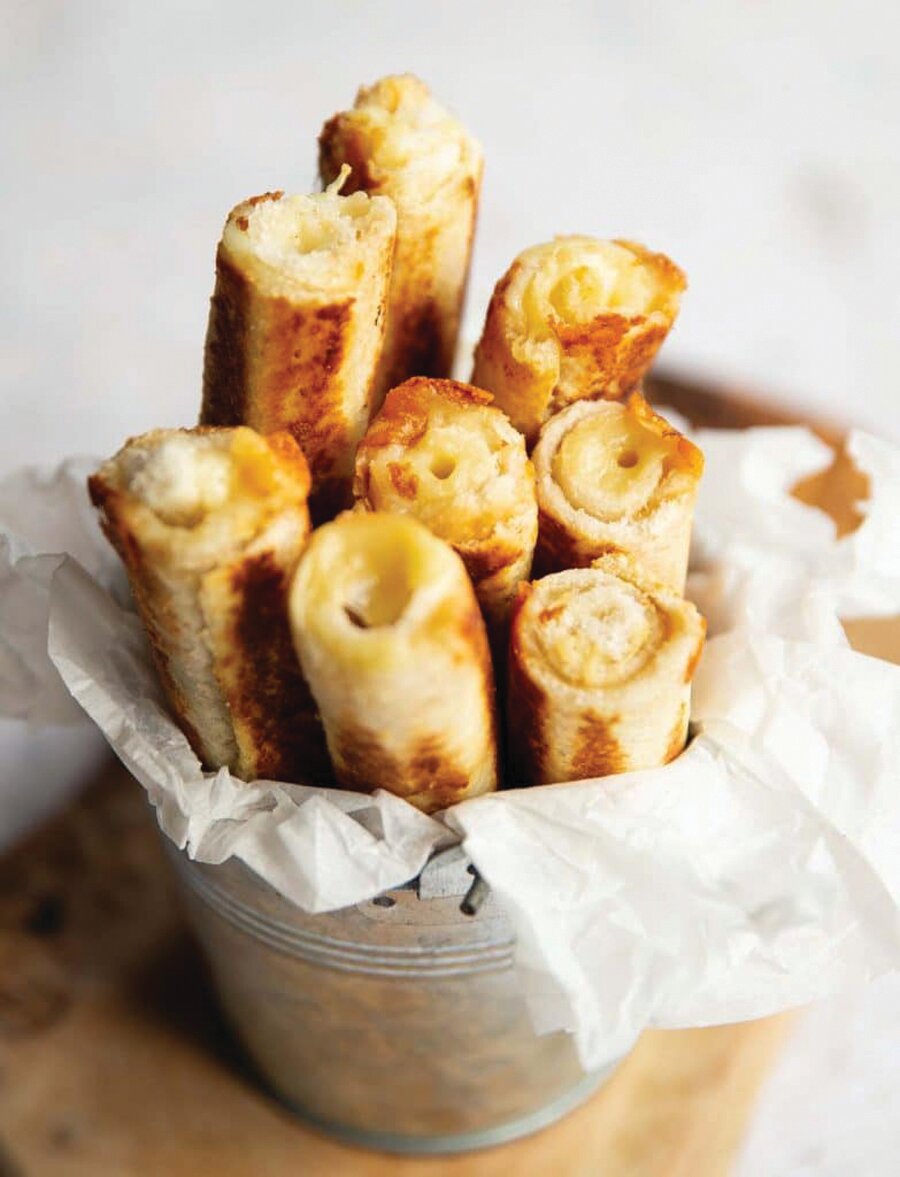 Grilled cheese rollups are easy to make and easy for kids to eat during school lunchtimes.