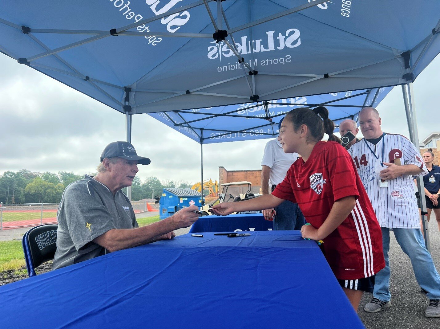 Steve Carlton signs an autograph for 11-year-old Izzy Pallone, a Quakertown resident and a softball and baseball player who is a fellow lefty.
