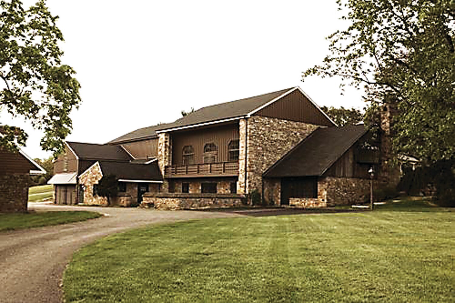 The barn at the Inn at Fox Briar Farm will host the Bucks County Chapter of the Board of Associates of Fox Chase Cancer Center’s fine art exhibit to benefit “Never Smokers Lung Cancer” at Fox Chase Cancer Center.