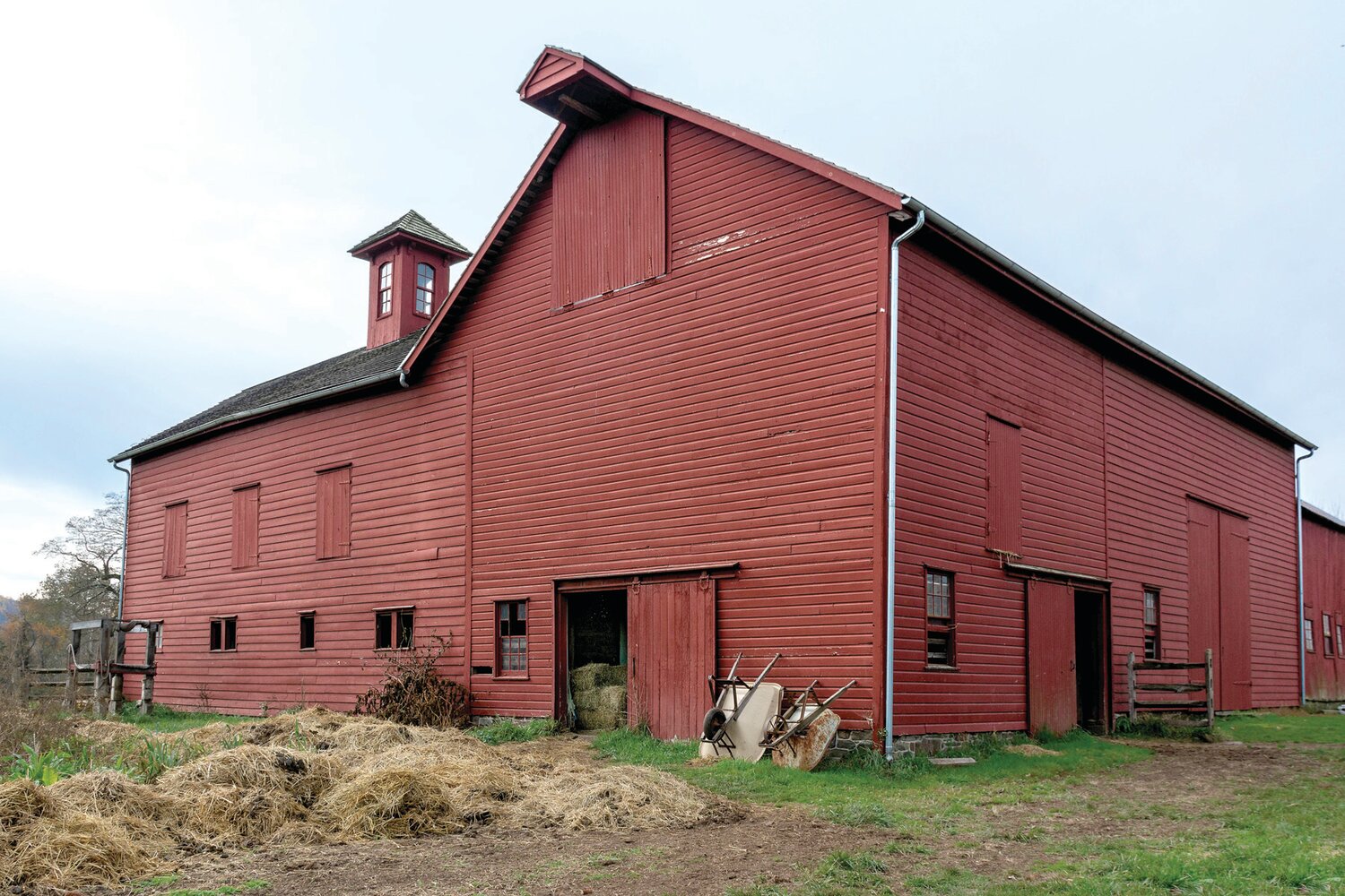 As a living history farm, Howell “continues to operate on a full, working scale by raising crops and livestock, and by using the house and barns as people did in earlier times,”  according to its website.