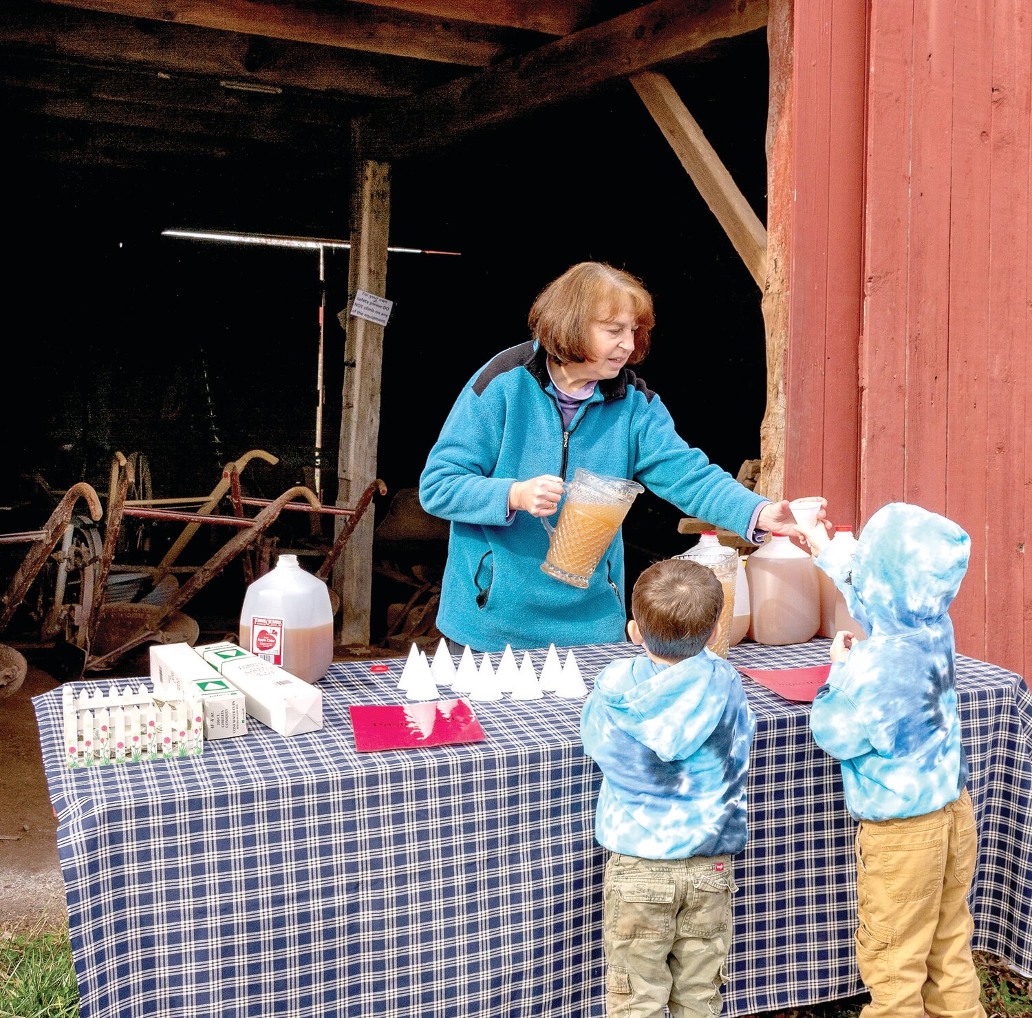 Children have some apple cider at Howell Living History Farm.