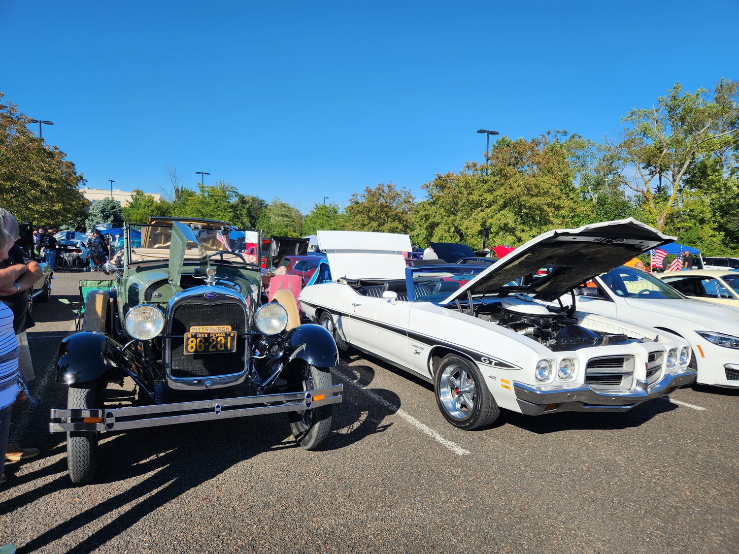 Some of the classic cars on display at the Kruisin’ with K9s Car Show.