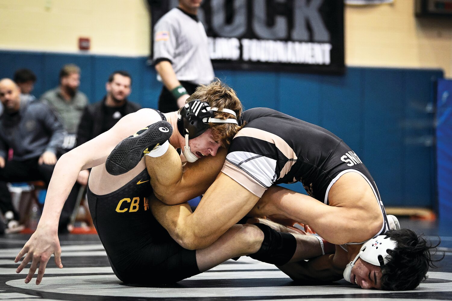 Central Bucks West’s Patrick Kelly battles Dylan Ross of Paramus Catholic in a 139-pound weight match won by Ross 10-2.