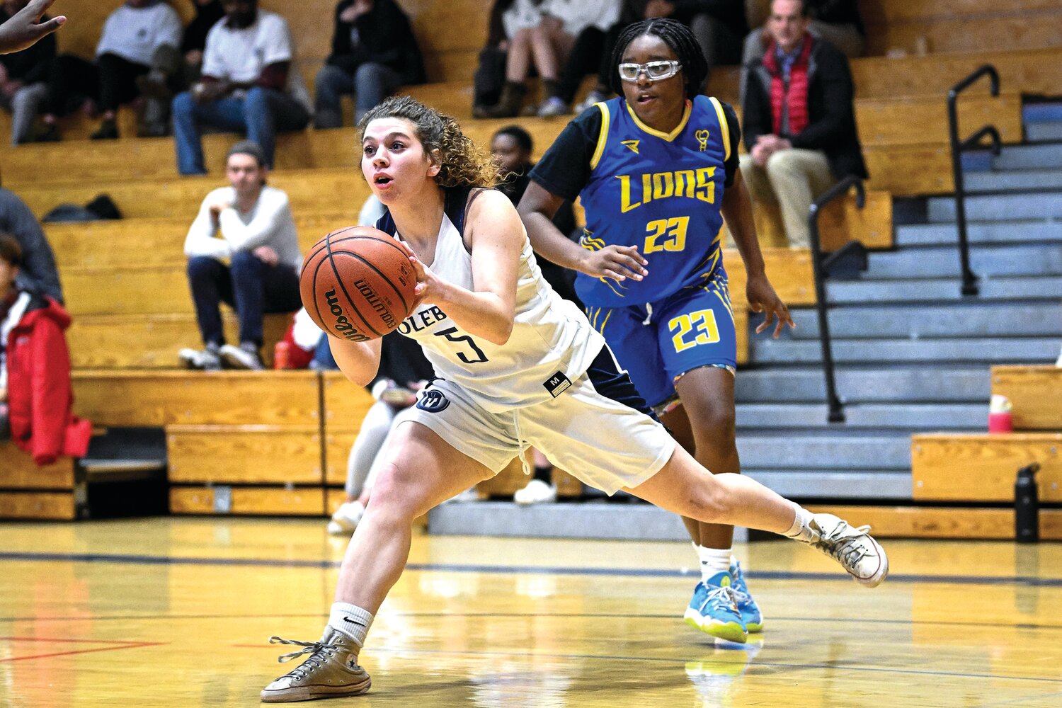 Solebury School’s Hanna Shmuckler gets around the baseline for a pass in the fourth quarter.