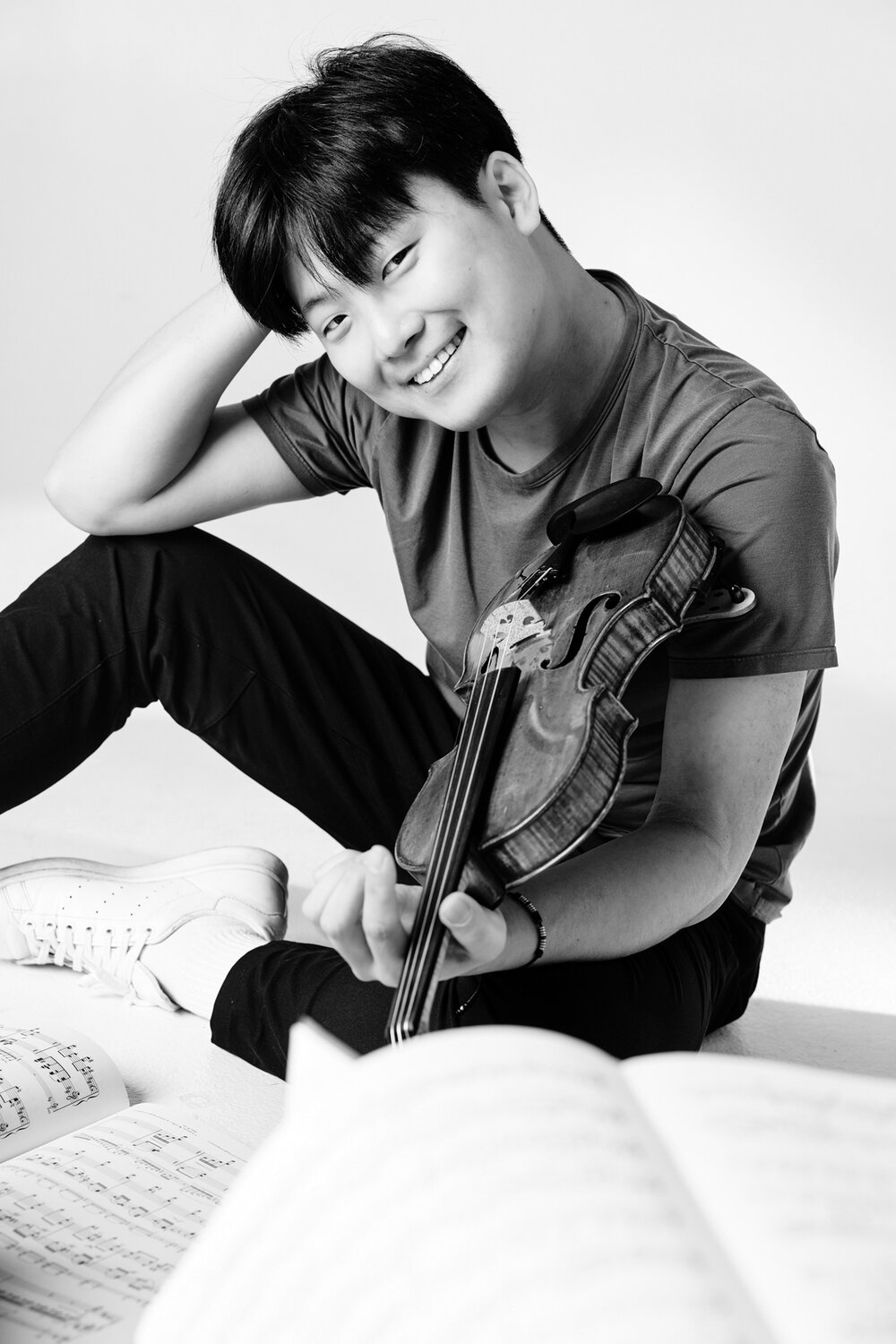 Siwoo Kim is a New York City-based violinist.