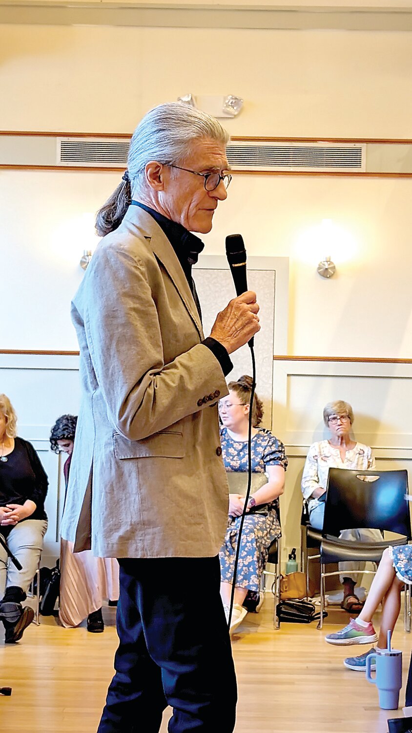 Ken Guilmartin introduces the performers at the Young Composers Project concert.