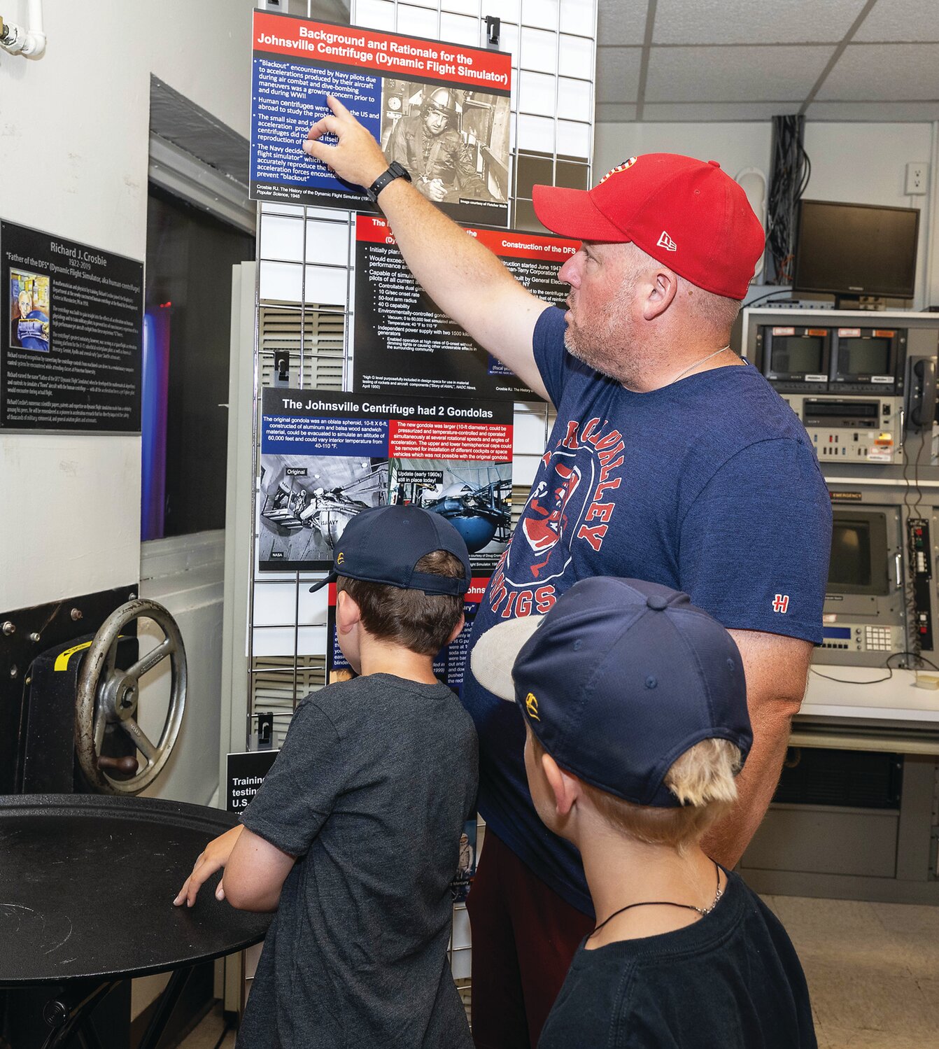 Visitors read information on the centrifuge.