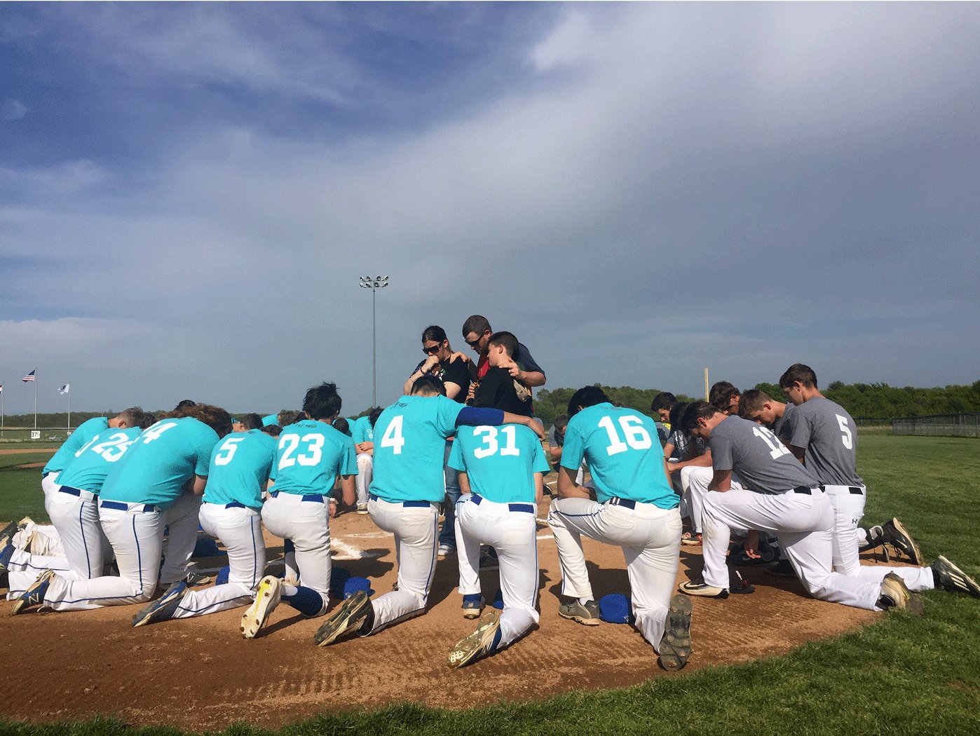Bigger than a game Clever baseball, softball teams give to MakeAWish