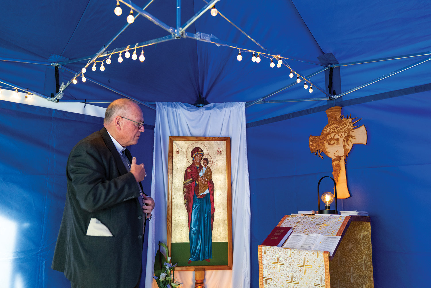 Kardinál Dolan sa stretáva s vojnovými utečencami na Ukrajine, v Poľsku a na Slovensku
