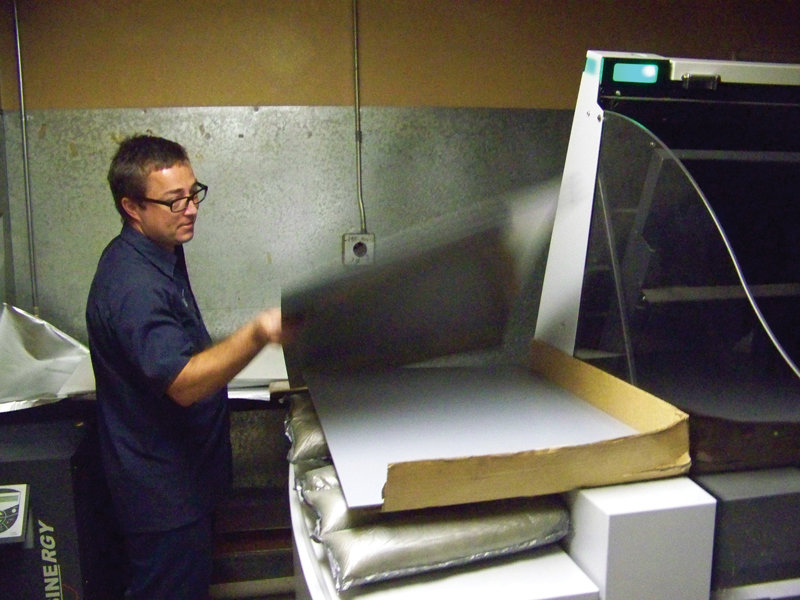 An operator loads plates into a Trendsetter. It’s important that each slipsheet is removed as plates are loaded to prevent issues with your CTP equipment. (Photo by Jerry Simpkins)