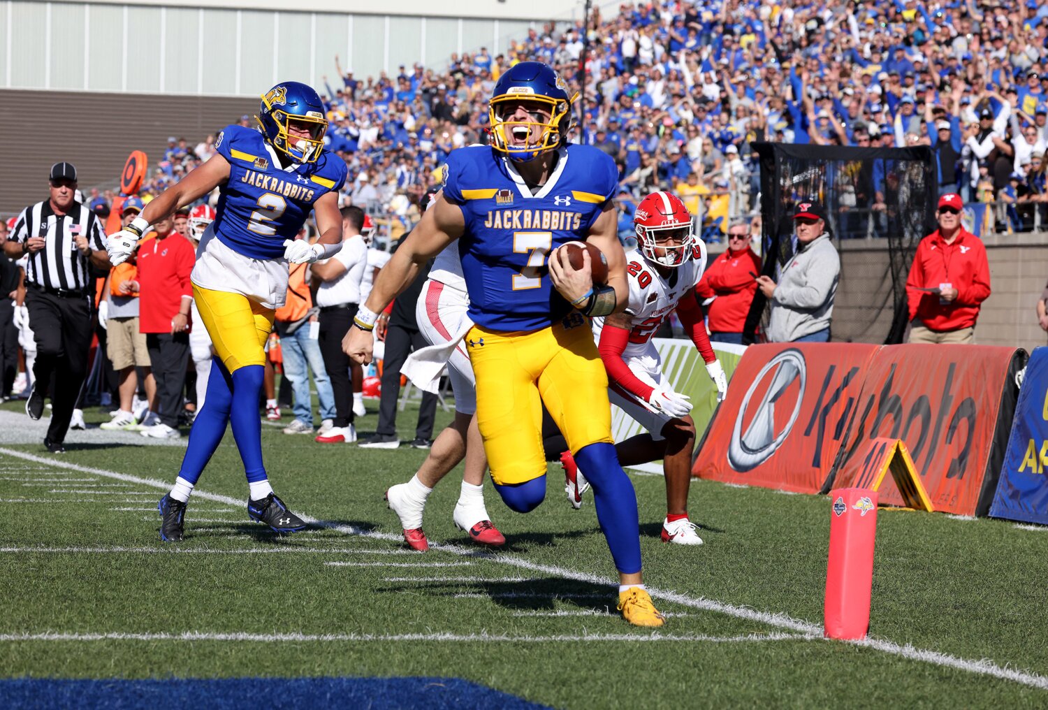 Chase Mason’s athleticism adds another twist to the Jackrabbits’ offense