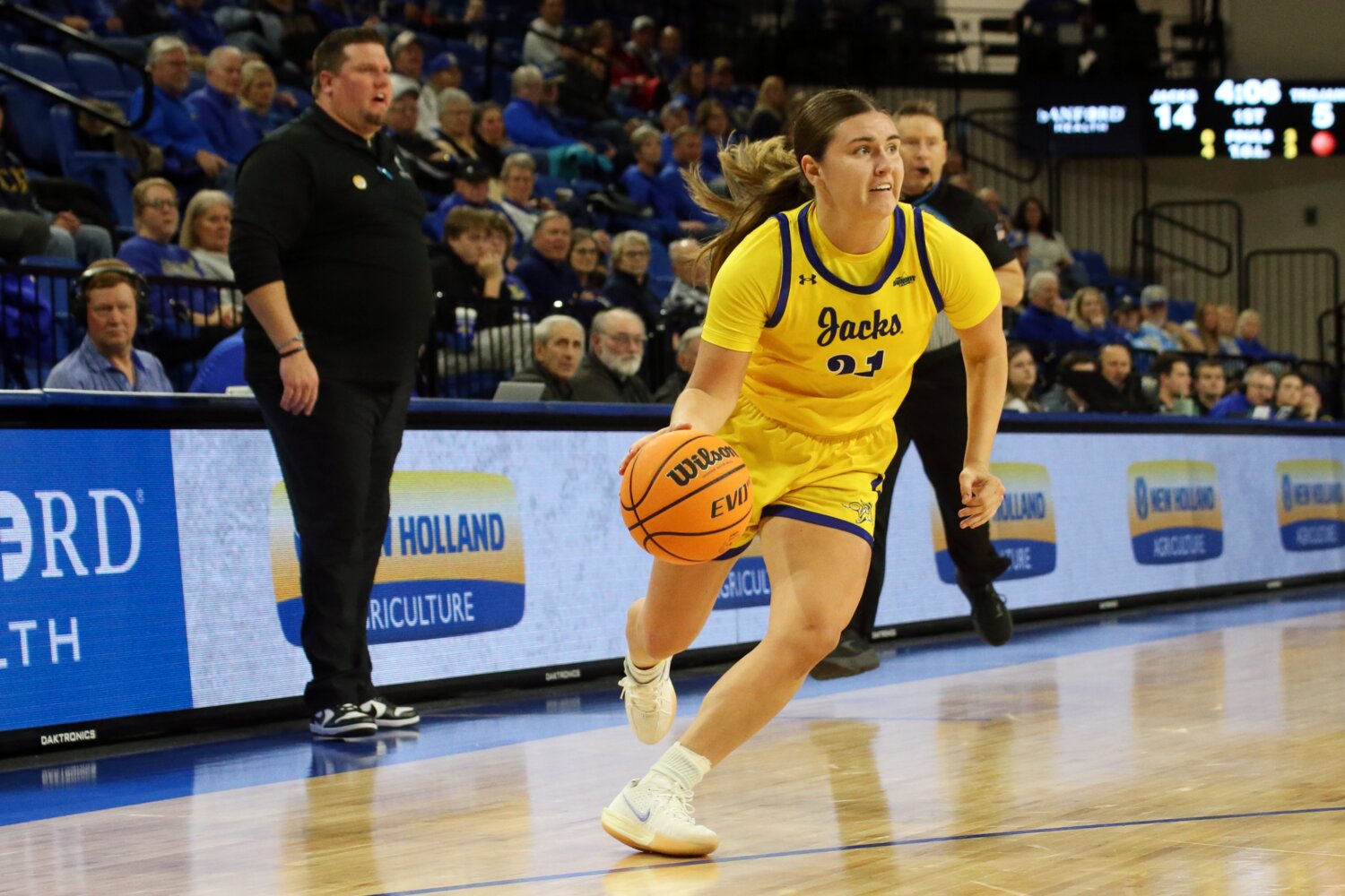 South Dakota State women blow out Dakota State – Brookings Register