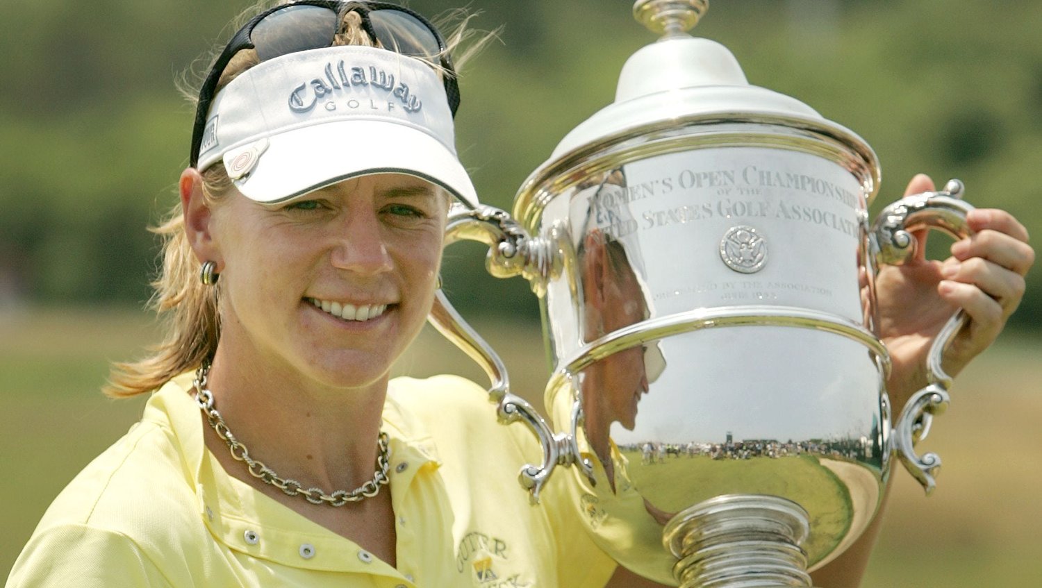 Annika Sörenstam and Patty Sheehan in action on a lush golf course